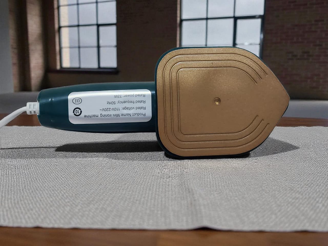 Mini Steamer & Iron : Poratable and travel friendly